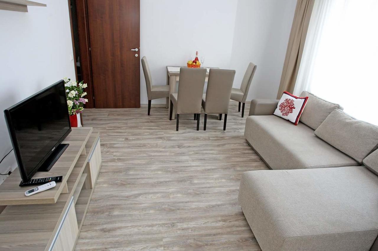 Beach & Clubs Apartments Mamaia Констанца Экстерьер фото